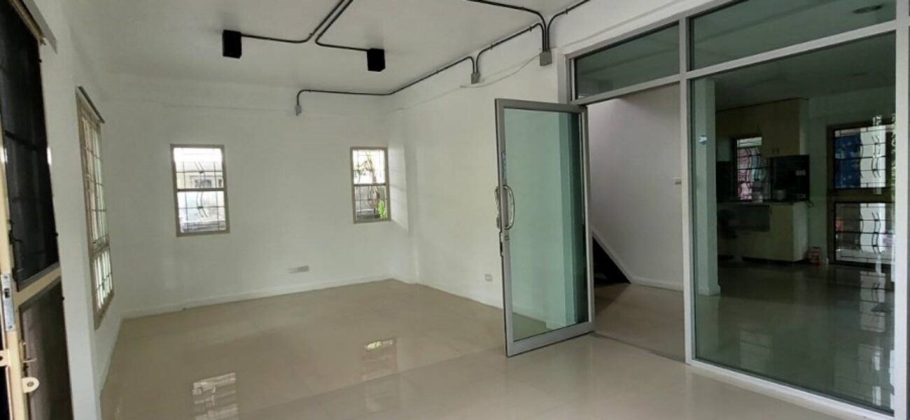 Listing No. 68101020 : ขายบ้านเดี่ยว 2 ชั้น หลังมุม ถนนเมน บนที่ดินขนาด  57.7 ตร.ว. หมู่บ้าน ชวนชื่น พาร์ค อ่อนนุช-วงแหวน ประเวศ กรุงเทพ ตกแต่งใหม่ทั้งหลัง พร้อมอยู่ เห็นแล้ว ต้องชอบ