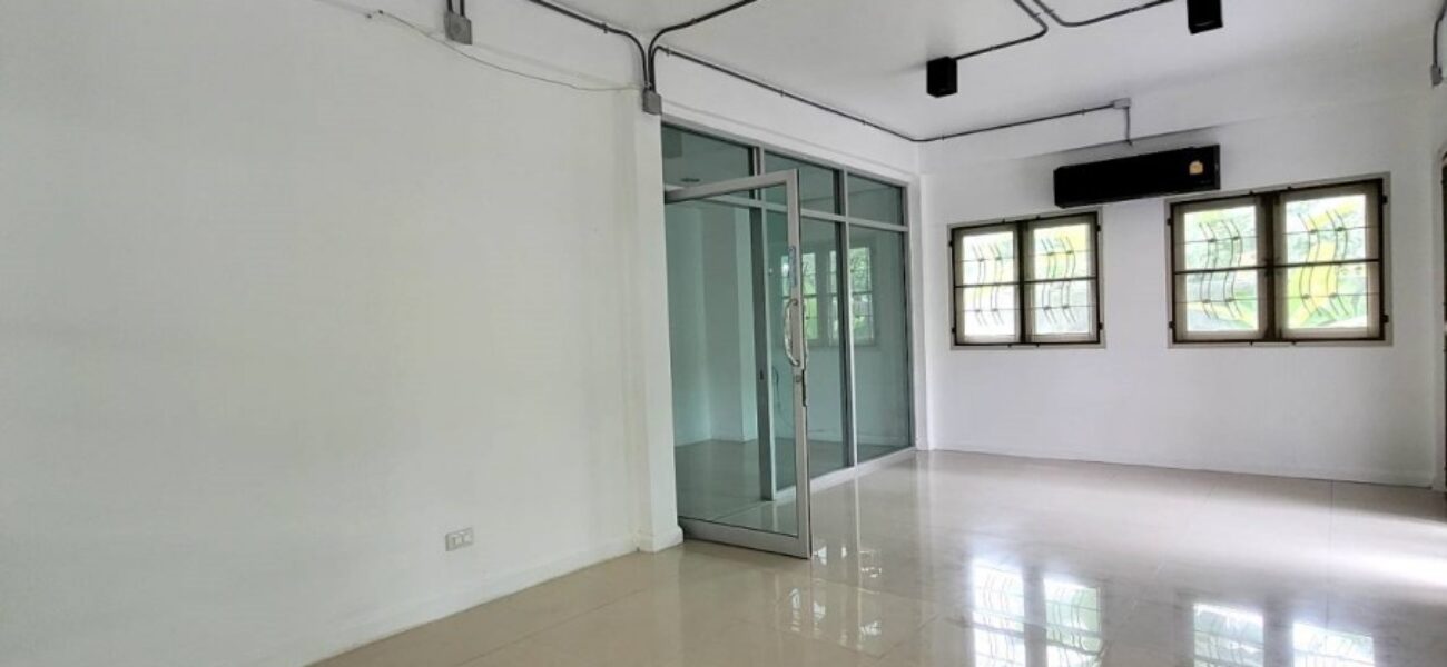 Listing No. 68101020 : ขายบ้านเดี่ยว 2 ชั้น หลังมุม ถนนเมน บนที่ดินขนาด  57.7 ตร.ว. หมู่บ้าน ชวนชื่น พาร์ค อ่อนนุช-วงแหวน ประเวศ กรุงเทพ ตกแต่งใหม่ทั้งหลัง พร้อมอยู่ เห็นแล้ว ต้องชอบ