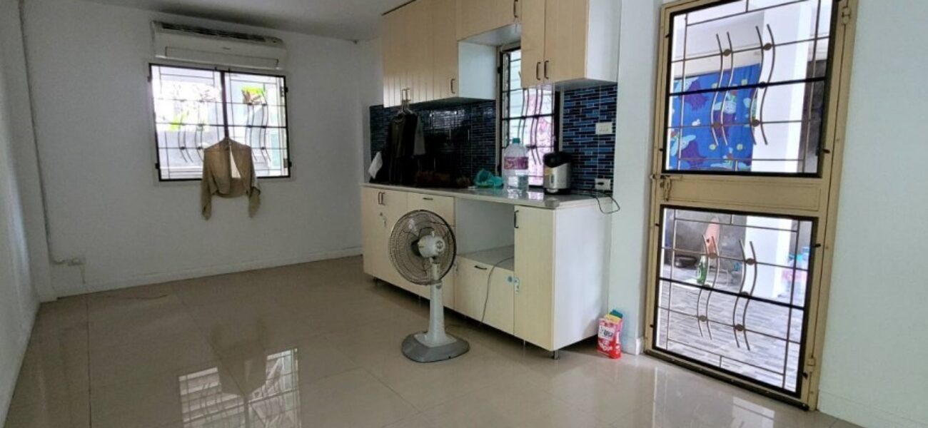 Listing No. 68101020 : ขายบ้านเดี่ยว 2 ชั้น หลังมุม ถนนเมน บนที่ดินขนาด  57.7 ตร.ว. หมู่บ้าน ชวนชื่น พาร์ค อ่อนนุช-วงแหวน ประเวศ กรุงเทพ ตกแต่งใหม่ทั้งหลัง พร้อมอยู่ เห็นแล้ว ต้องชอบ