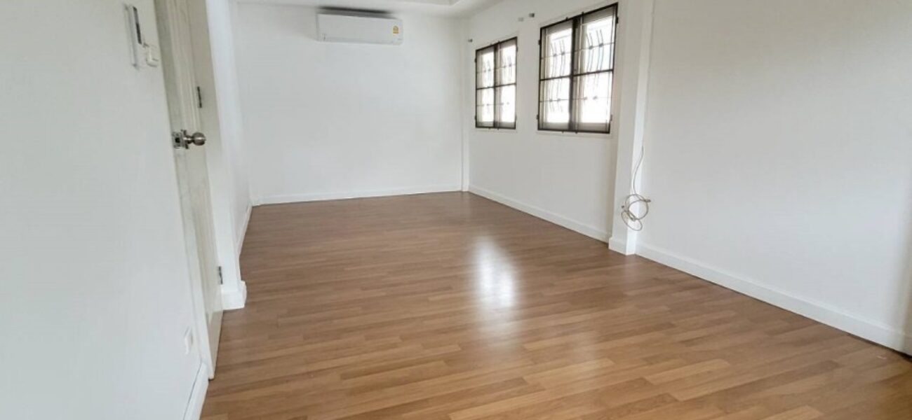 Listing No. 68101020 : ขายบ้านเดี่ยว 2 ชั้น หลังมุม ถนนเมน บนที่ดินขนาด  57.7 ตร.ว. หมู่บ้าน ชวนชื่น พาร์ค อ่อนนุช-วงแหวน ประเวศ กรุงเทพ ตกแต่งใหม่ทั้งหลัง พร้อมอยู่ เห็นแล้ว ต้องชอบ