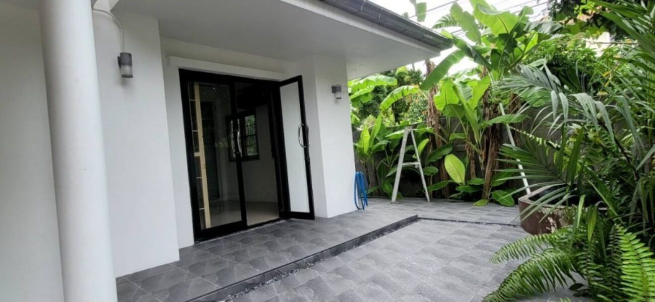 Listing No. 68101020 : ขายบ้านเดี่ยว 2 ชั้น หลังมุม ถนนเมน บนที่ดินขนาด  57.7 ตร.ว. หมู่บ้าน ชวนชื่น พาร์ค อ่อนนุช-วงแหวน ประเวศ กรุงเทพ ตกแต่งใหม่ทั้งหลัง พร้อมอยู่ เห็นแล้ว ต้องชอบ