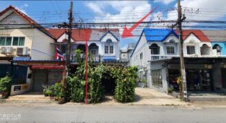 Listing No.69050298 : ขายทาวน์เฮ้าส์ 2 ชั้น หลังริม ติดถนนเมน หมู่บ้าน 5 กะรัต วิลล่า รามคำแหง บนที่ดินขนาด 20 ตรว. อยู่ตรงข้ามประตูทางเข้าโรงเรียนเพ็ญสมิทธ์ ถนนรามคำแหง 68 บ้านสามารถทำการค้า หรือ ทำธุรกิจด้านการศึกษา ได้คุ้มค่า น่าอยู่ กำไรตั้งแต่วันซื้อ