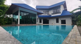 LISTING No. 69080440 : ขายบ้านเดี่ยว 2 ชั้น สไตล์ยุโรปโมเดิร์น พร้อมสระว่ายน้ำ บนที่ดินขนาด 475 ตรว. ถนนศรีนครินทร์ 45 กรุงเทพ เรียบหรู ดูดี และการเชื่อมโยงกับธรรมชาติภายนอก กำลังรอคนพิเศษอย่างคุณมาเป็นเจ้าของ