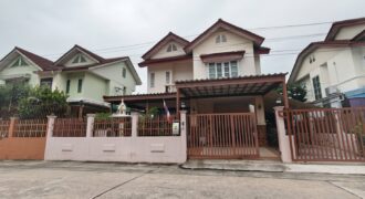 Listing No. 69090538 : ขายบ้านเดี่ยว 2 ชั้น พร้อมห้องใต้หลังคา บนที่ดินขนาด 58.3 ตรว. ถนนนาคนิวาส 37 แยก 1-8 เดิน ทางสะดวก บ้านติดตั้งโซล่าเซล ช่วยลดรายจ่ายค่าไฟฟ้า และ เครื่องชาร์ทรถไฟฟ้า รองรับเจ้าของใหม่ที่ใช้รถไฟฟ้า